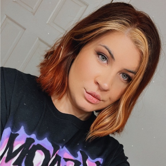 Meet your Posher, Laura - Picture 1 of 1